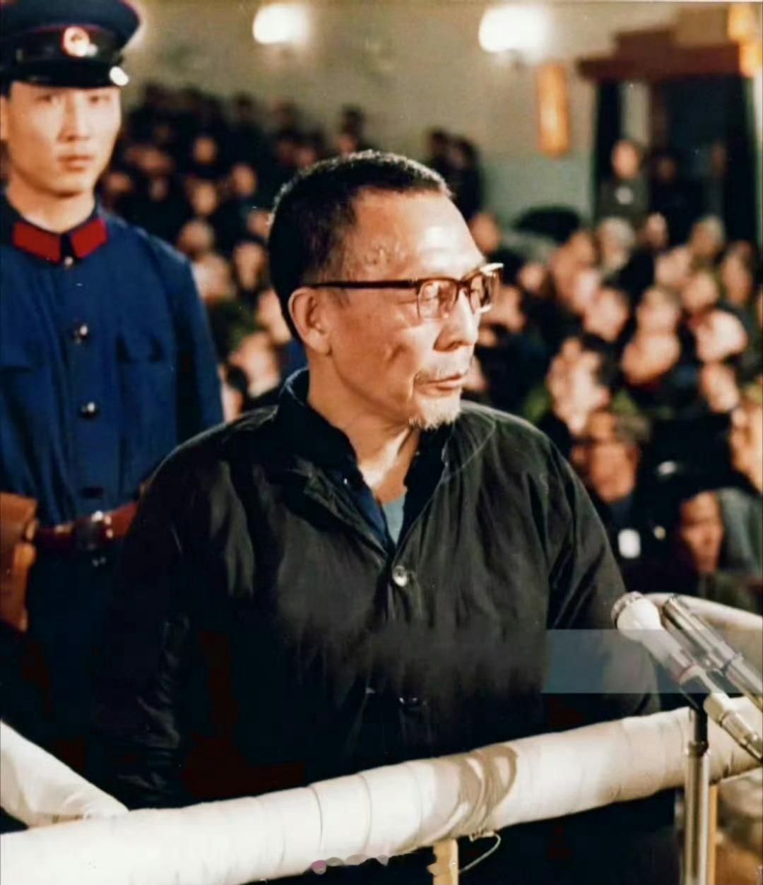 1981年，北京。得知被判处死缓的王同志，他拧着脖子一言不发。几个人里面只有他活