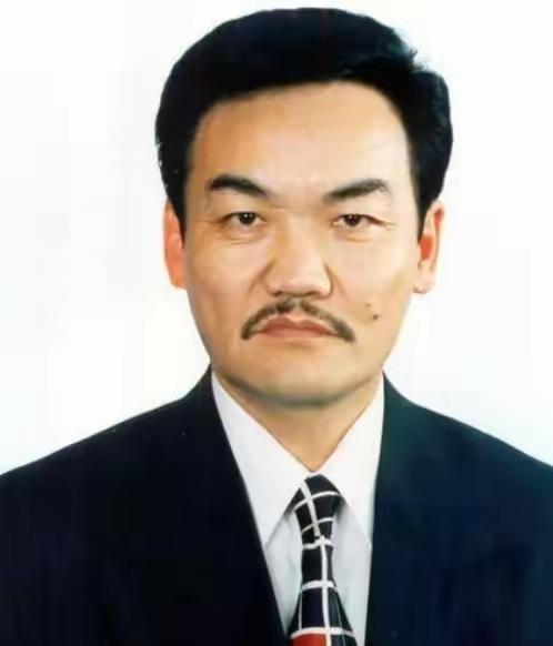 [太阳]2004年，蒙古国总统巴嘎班迪访华，水均益在采访时问到成吉思汗陵墓的问题