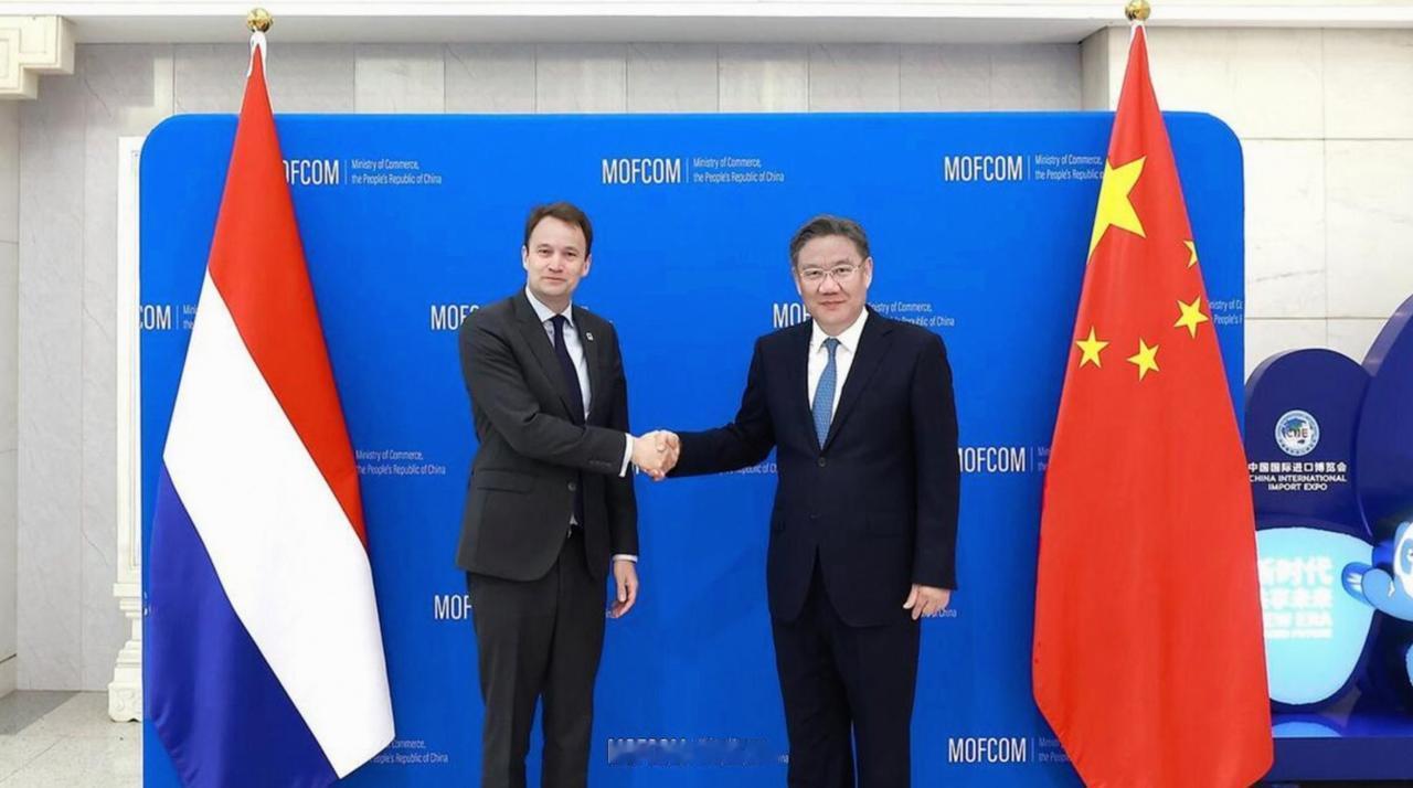 荷兰为什么敢和中国硬碰硬？大家都觉得是有美国撑腰，错了！这都是其次，重要原因是荷