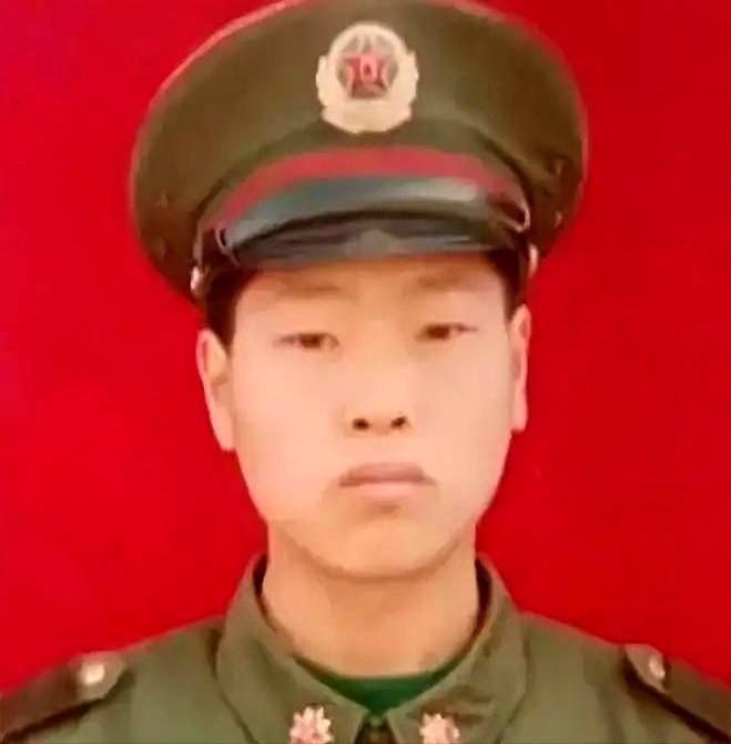 河南郸城，47岁的退伍军人仵瑞华在街头修了二十多年水电，一次偶然去镇政府办事，竟