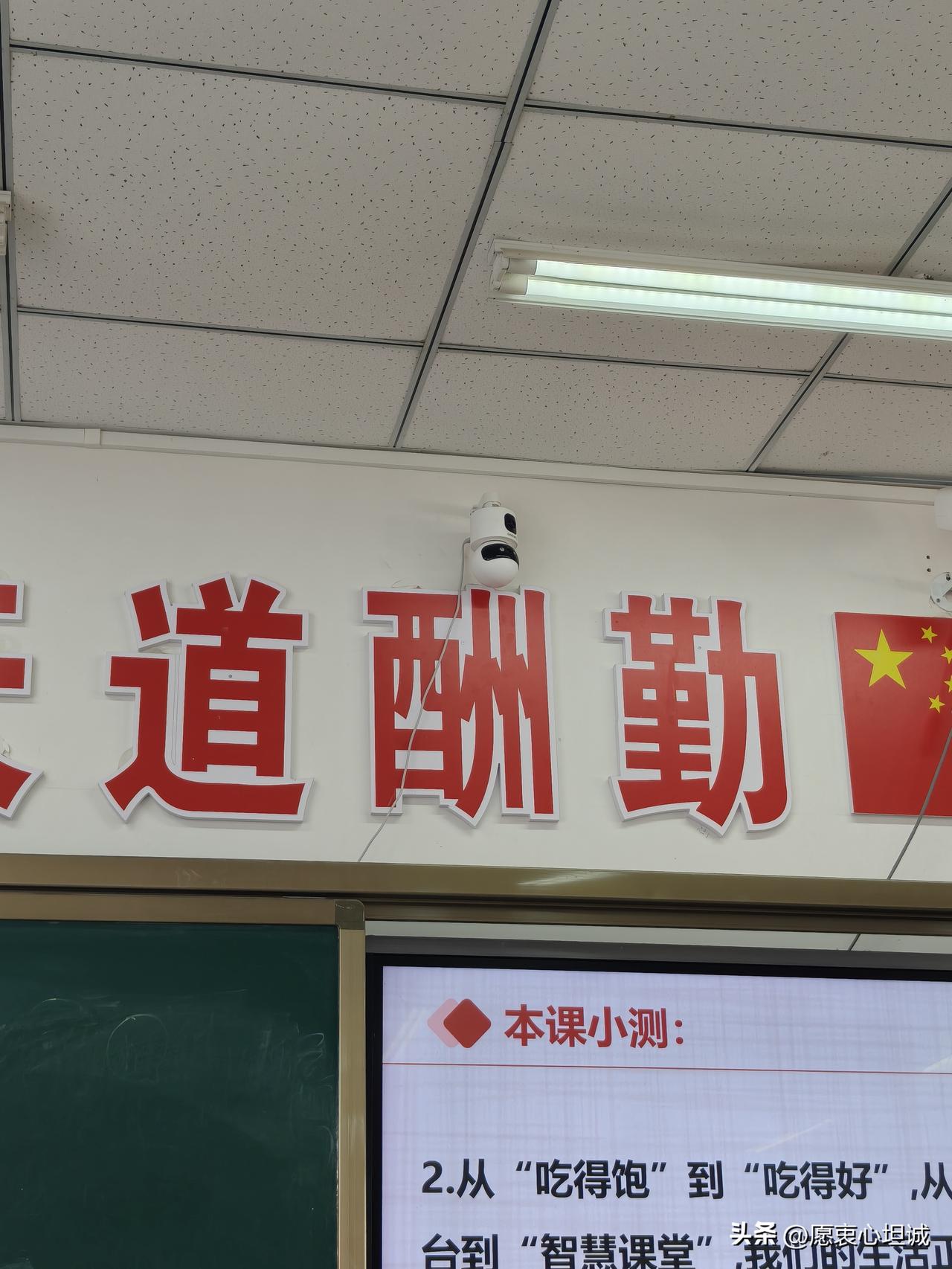为啥非得让主科老师当班主任？这事儿根本说不通！
 
主科老师本来就快忙疯了——教