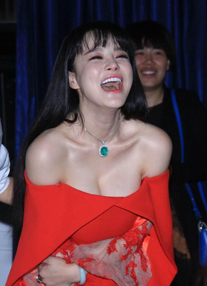 冉莹颖说，夫妻生活中，如果另一半不配合，千万不要低三下四的去求他。
这句话，真的