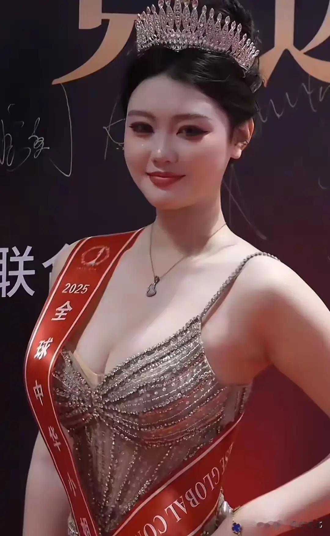这才是真正的东方美人，温柔又有力量！你知道她叫什么名字吗？评论区告诉我！东方魅力