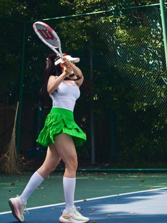 怎么会有这么酷的网球女孩杨树