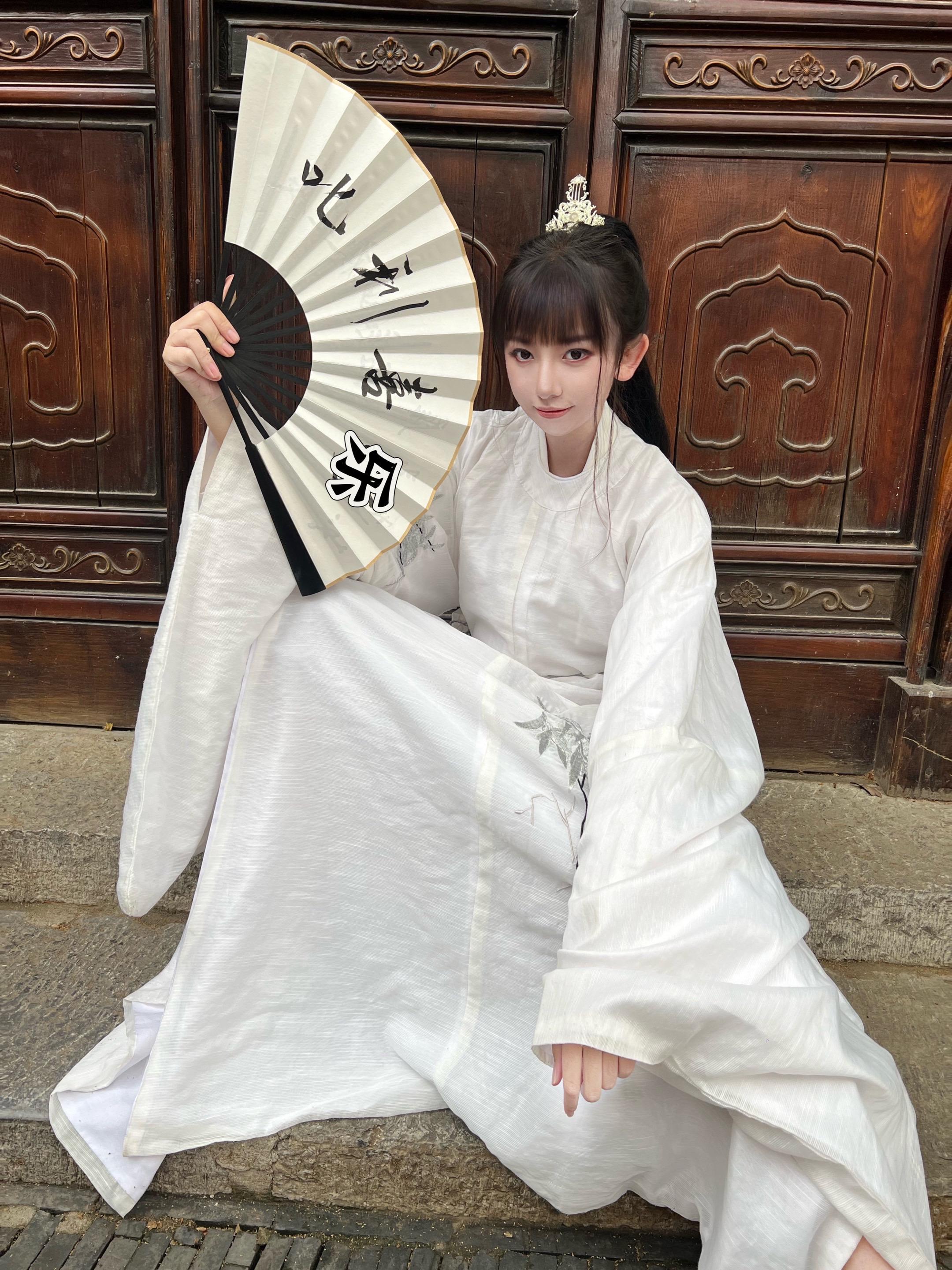 请叫我老公姐。果然，姐不管做男做女，都是好看的人。