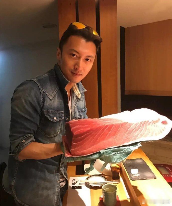 王菲慧眼识人啊，谢霆锋还是当初她爱的样子，李亚鹏已经不是当初的他了！ ​ ​​​