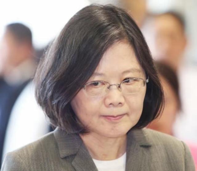 蔡英文罕见发声：“我是台湾人并没有错，我是中国人，因为我是念中国书长大的，受的是