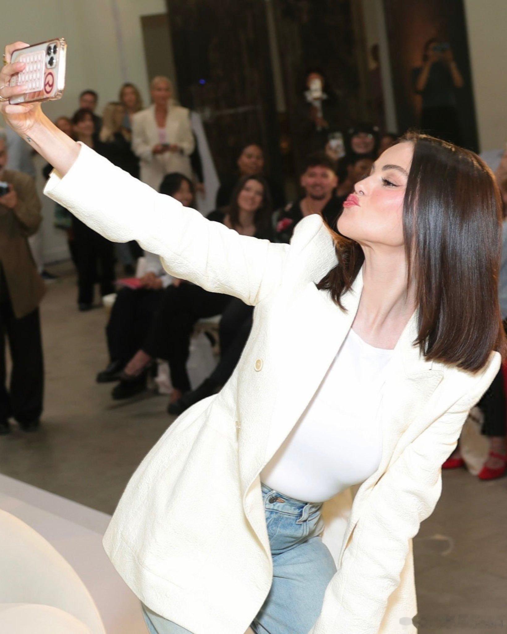 Selena Gomez赛琳娜戈麦斯在洛杉矶出席第四届Mental Health