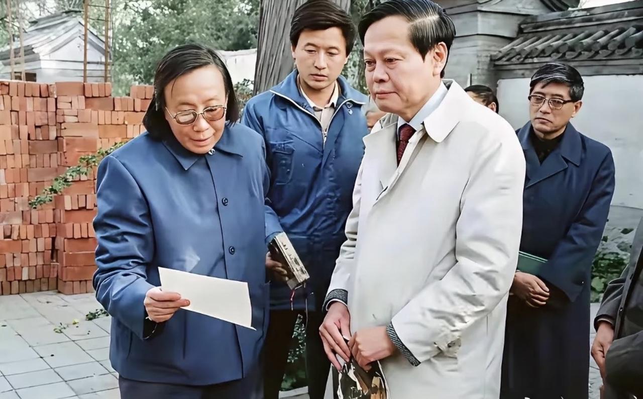 很多人不知道，杨振宁1987年回国的第一站，既不是名校讲坛，也不是旧友聚会，而是