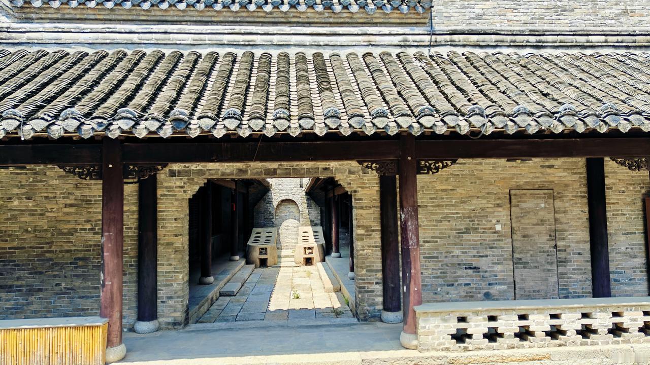 游潘安湖
—姥姥手记 2026.6.17
昨天，我乘高铁从北京回到徐州，兄弟姐妹
