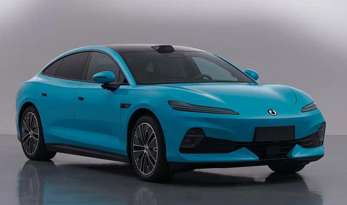 腾势全新轿车，外观设计是Z9家族的设计，中大型轿车定位，新车长宽高分别为5090