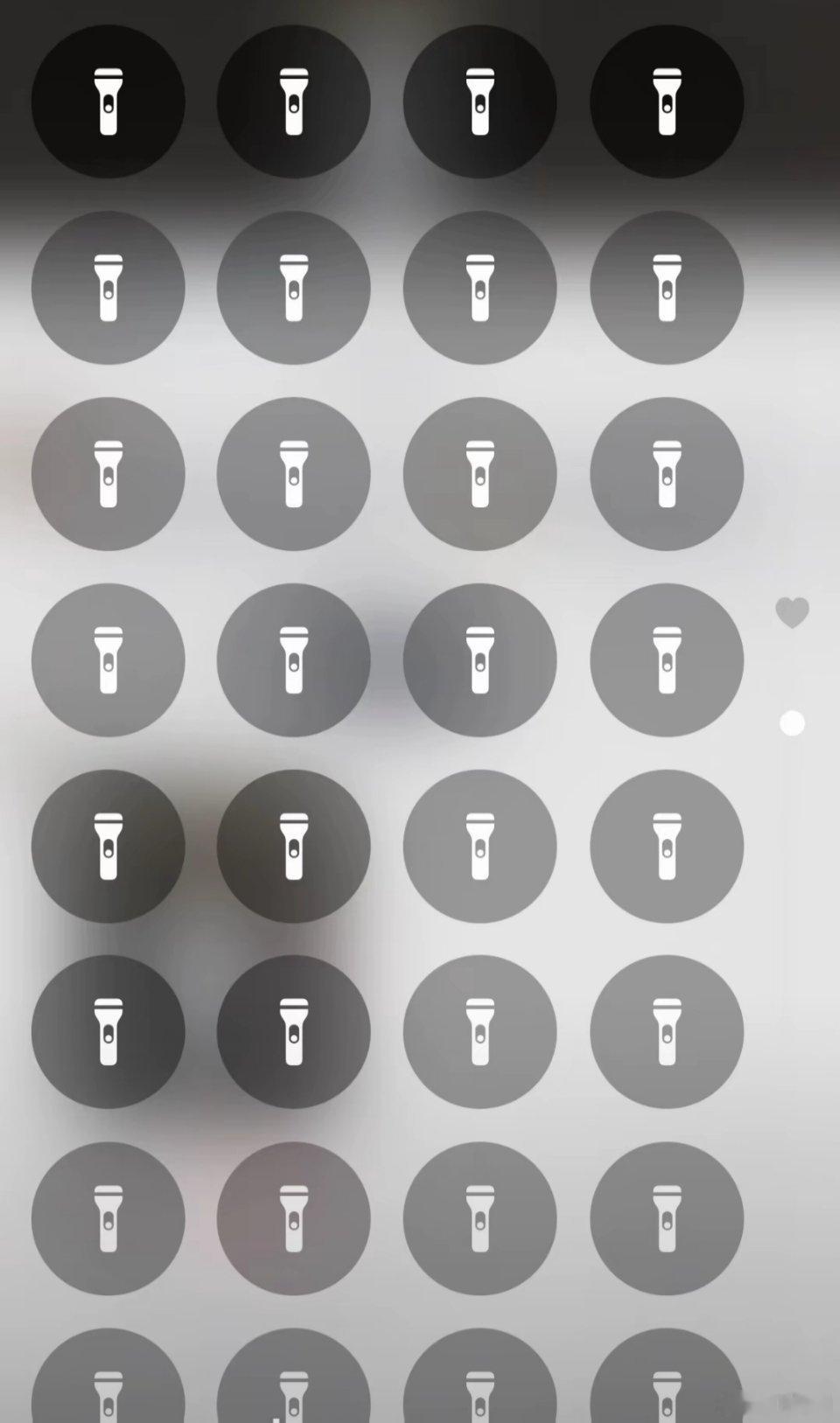 #iOS18 手电筒#全屏手电筒，安全感直接拉满，果粉们再也不怕黑了[doge]