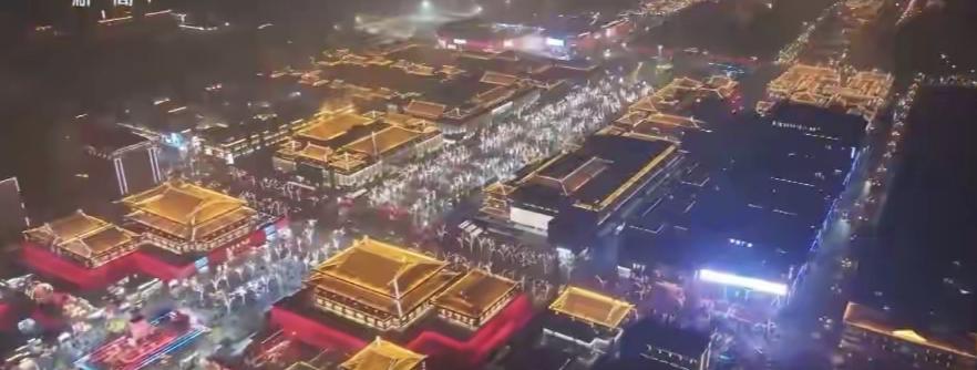 传统文化牵手文旅消费，正在刷新玩法：从“长安十二时辰”里掀起的唐风汉服热，到循着