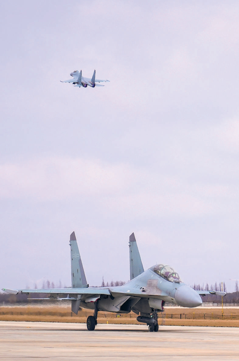 “东海空防前哨”歼-16，鹰隼Ⅲ吊舱烽火问鼎计划制胜空天