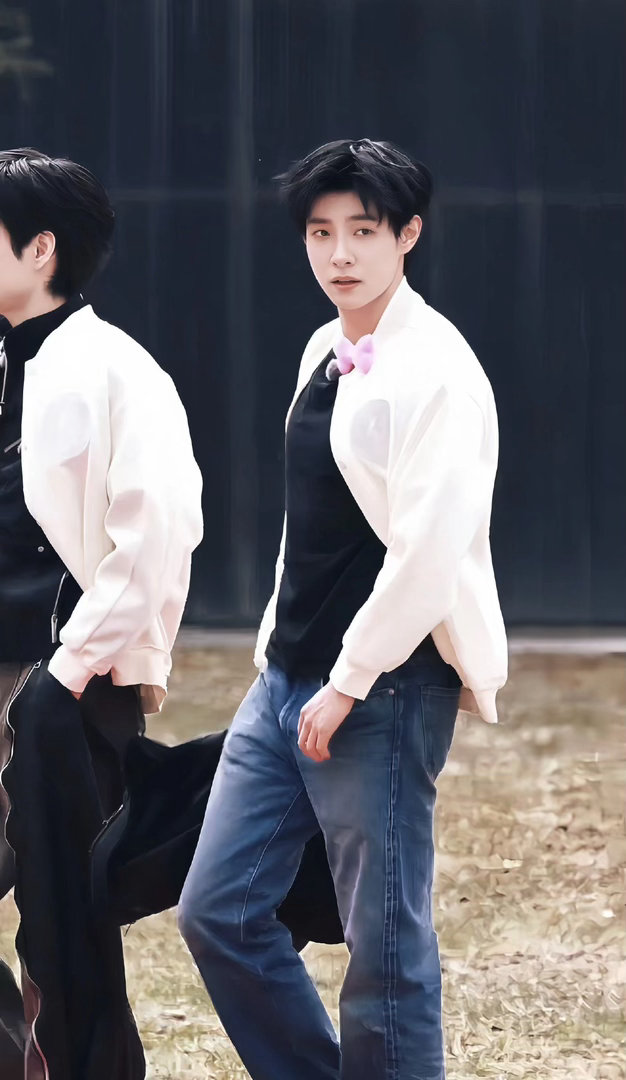 马小宇强制爱邵子恒超燃青春的合唱 马小宇演了那么多短剧霸总，终于在一个音乐综艺里