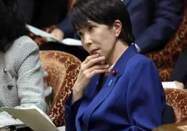 警钟敲响！4月27日日本急扩军，高市早苗亲自主持，15人专家团藏猫腻

4月27