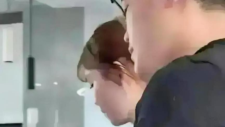 绍兴一姑娘与未婚夫婚检后发现自己不能生育，她立刻把18万现金和宝马车钥匙还给未婚