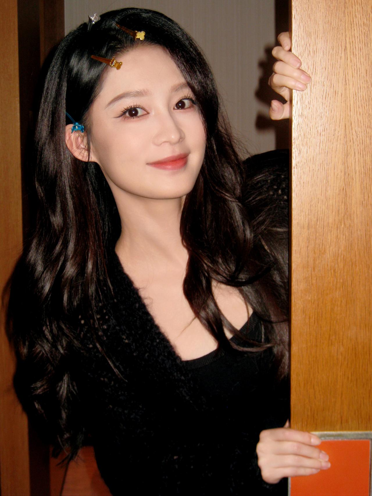 新鲜的沁[飞吻]
李沁