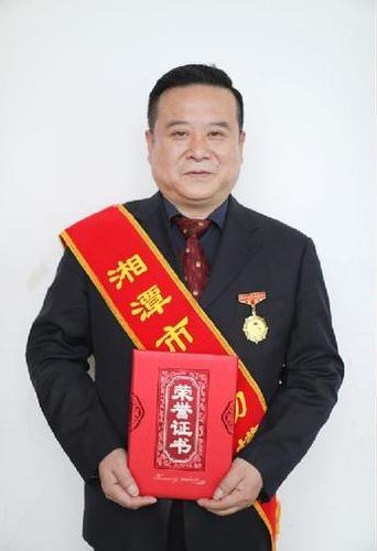 颜宏：一代湘潭湘菜美学的开创者

文/中国湘菜文化大师   邓杰

颜宏大师一辈