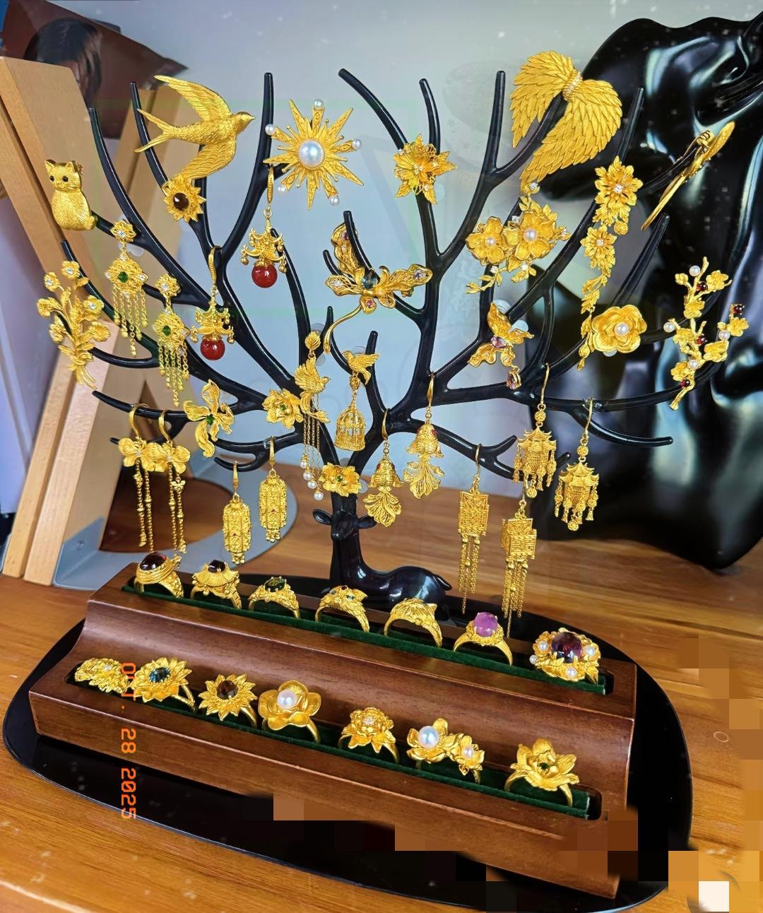 比金价暴跌更狠的，是想割肉都没门路！现在不少人抱着黄金跑遍金店，得到的就俩字：不