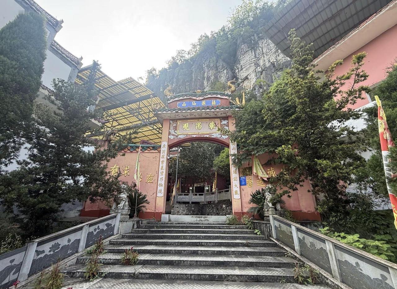 夫君 你好好干 我来庙里给你找关系了。后台硬，你就放心大胆的干，命中有的终须有 