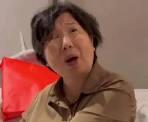 28换子杜某枝，
认为自己很委屈！
杜某枝说是许敏先出院，
杜某认为谁先出院谁先