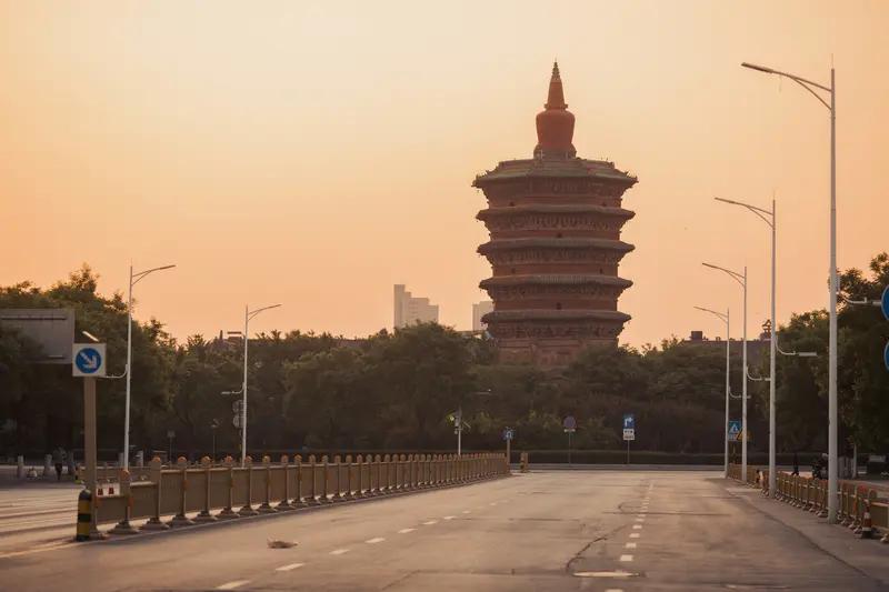 安阳在河南还是很出名的，在全国来说可能不太出名，安阳最引以为傲的是8朝古都，甲骨