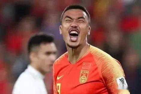 #如何用一个字评价中国足球# 中国足球近十年的表现如果用一个贴切的字概括，那就非