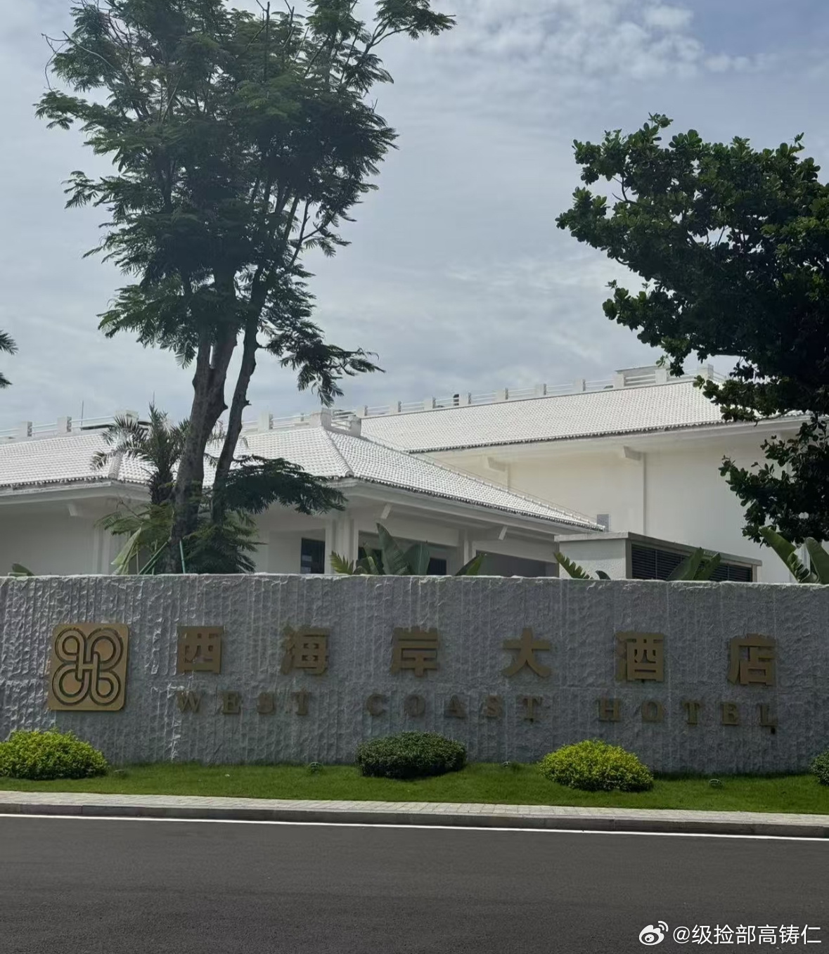 男孩子们名牌撕起来，落水落起来，湿身湿起来 