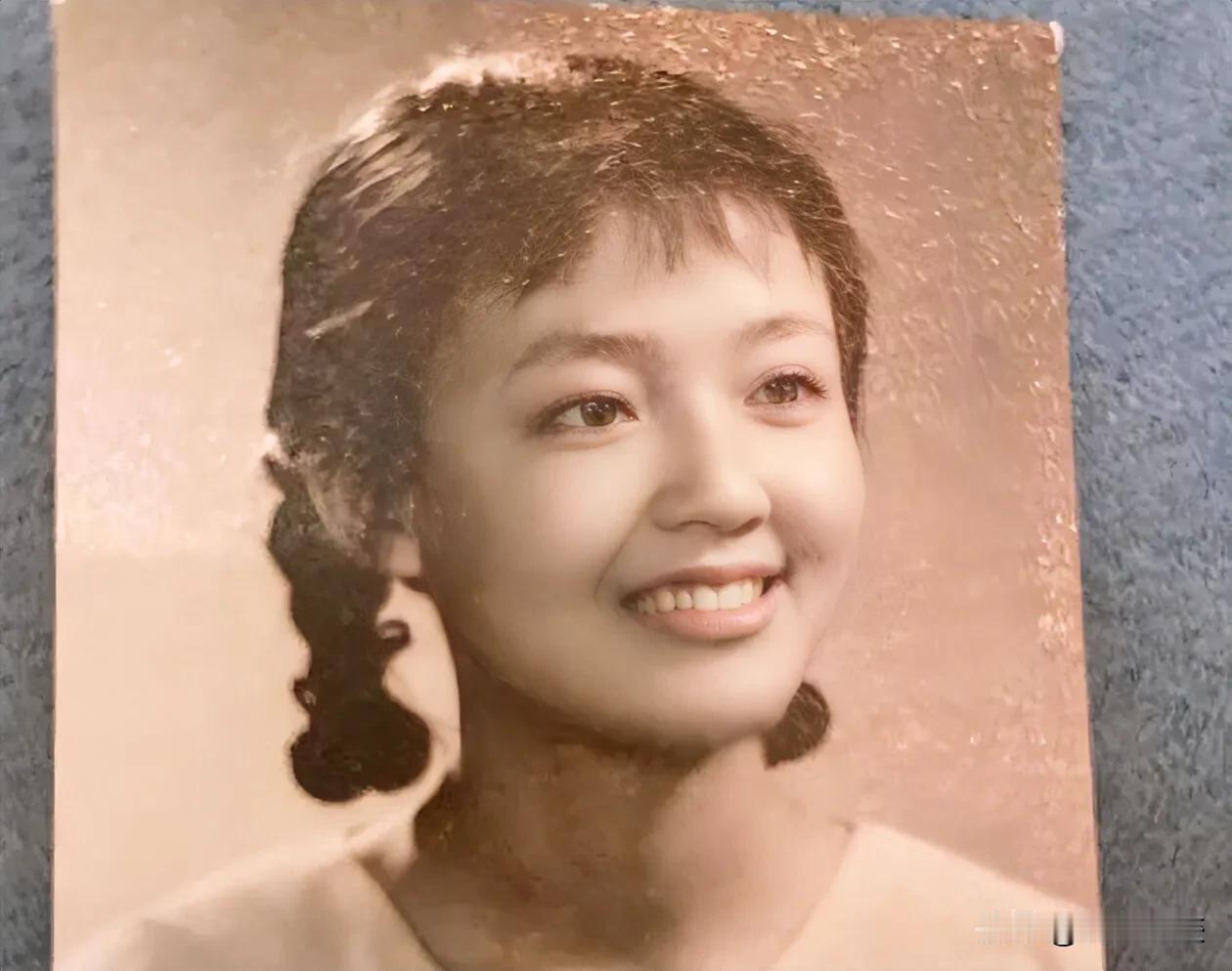 张兰没有哄人，她年轻的时候真的可以媲美刘晓庆，艳若牡丹！