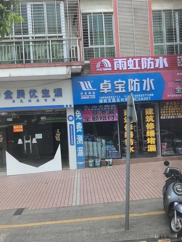 5路公交车经过影剧院车站