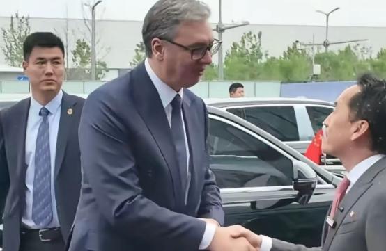 看到武契奇说他买不起小米，我特意查了下塞尔维亚总统的待遇，不查不知道，一查发现…