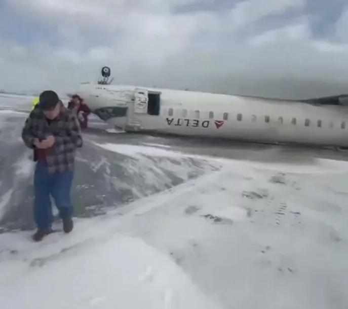 11:47 从明尼阿波利斯起飞，执飞该航班的飞机机型为 CRJ-900LR。事故