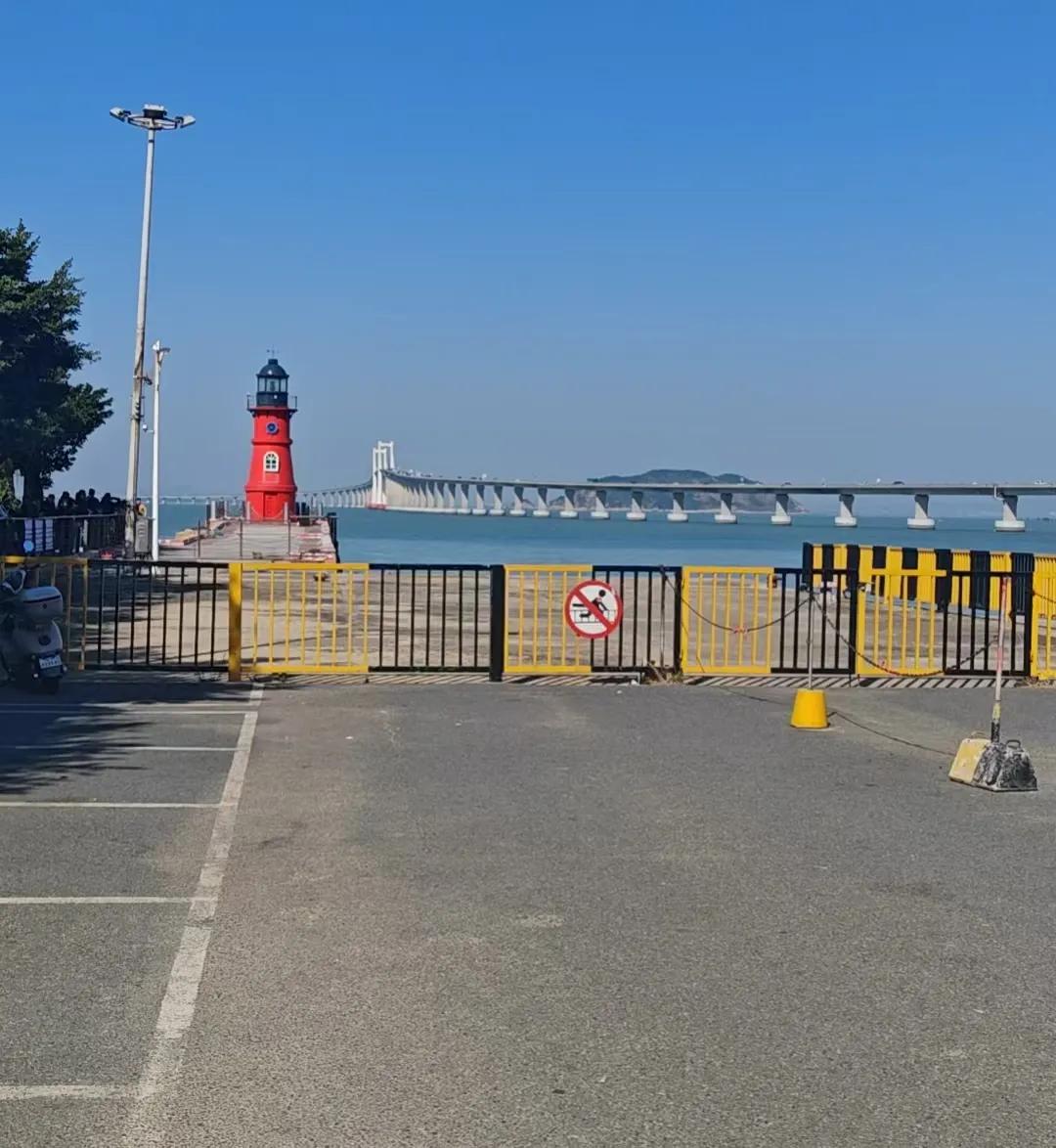 春风拂过潮汕大地，汕头迎来一年中最宜人的时节。气温舒适、繁花满城、海风温柔，无论