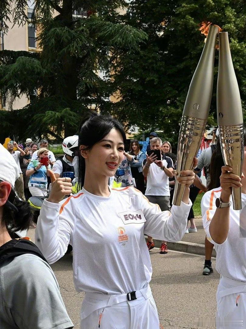 杨紫越来越像西门无恨了[爱慕] ​​​