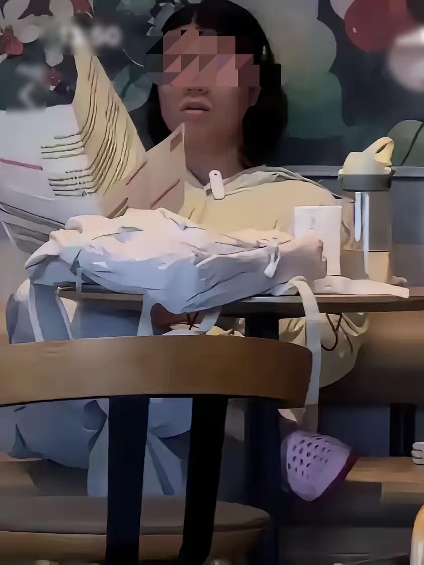 “怎么做到如此理直气壮的？”一个女生备考公务员，跑到星巴克店里，没点任何饮品，直
