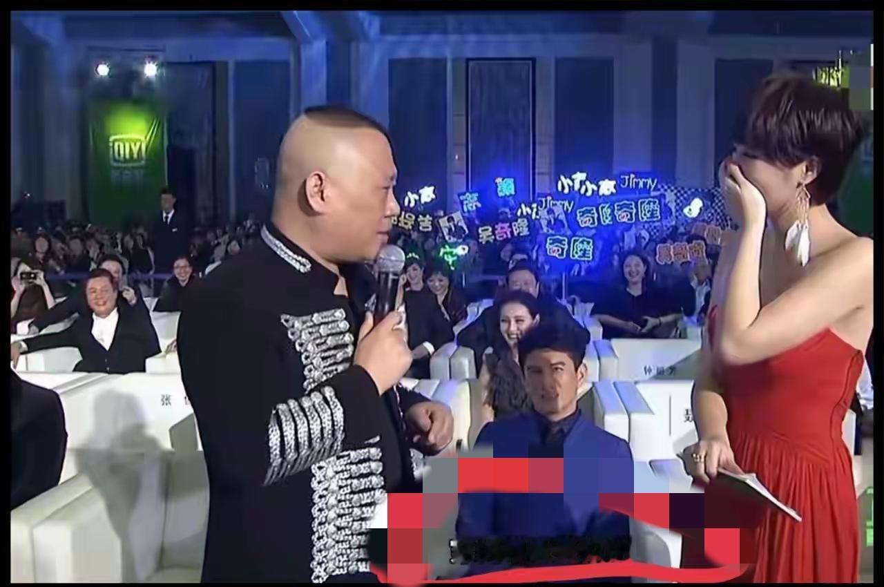伤害性不大污辱性极强，郭子说主持人这话太过分了。他说主持人的穿衣服跟收费似的。