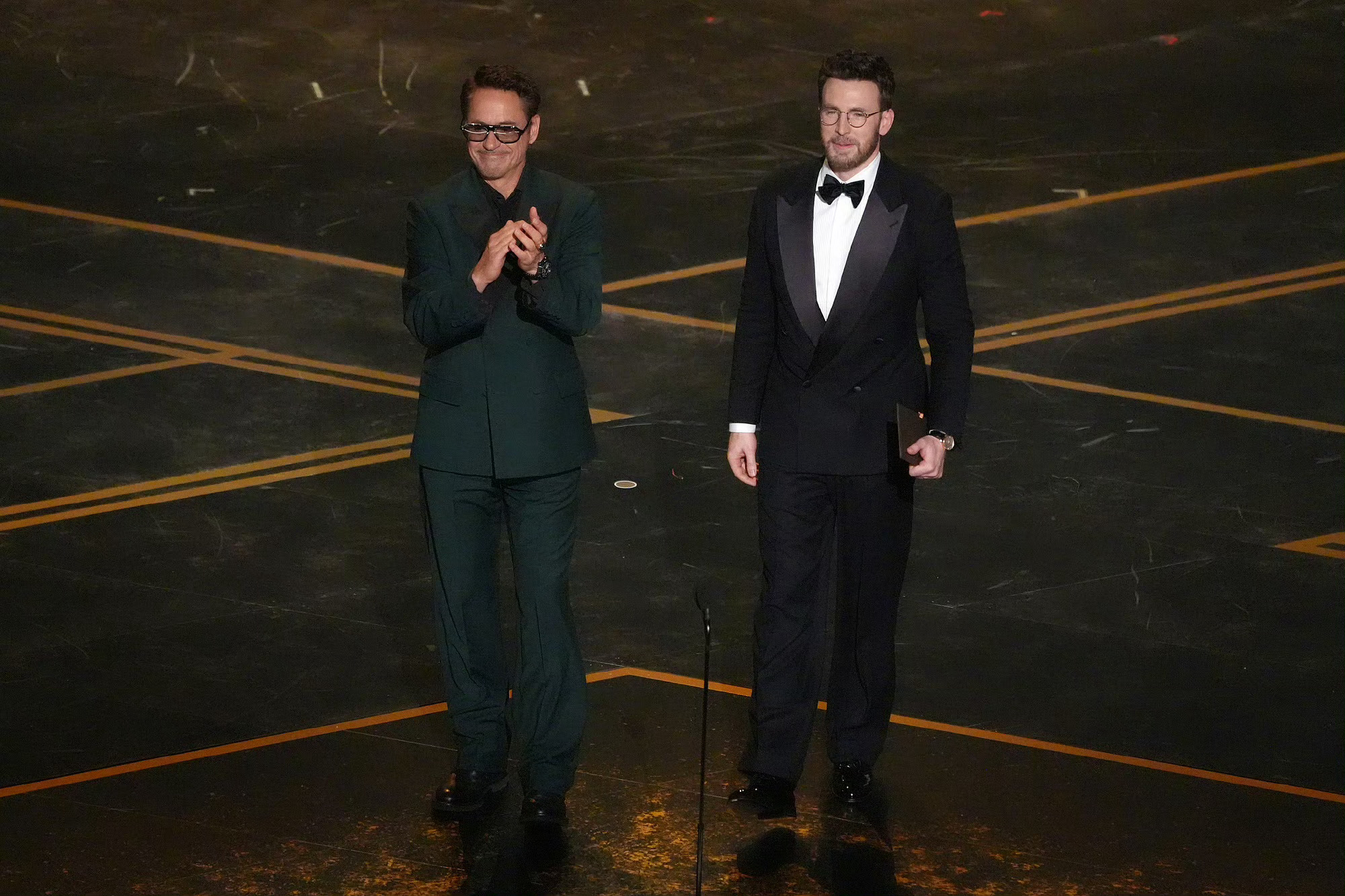 钢铁侠美队奥斯卡重聚 小罗伯特·唐尼rdj 与克里斯·埃文斯同台，为《复仇者联盟