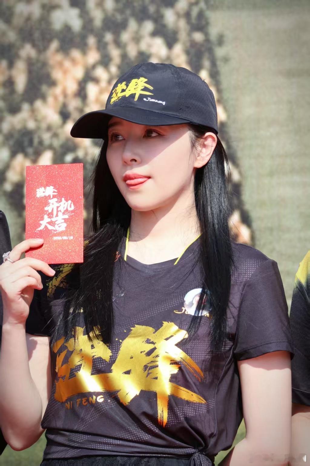 阚清子新电影逆锋开机阚清子新片状态太好了 阚清子新电影《逆锋》开机，真的是太棒了