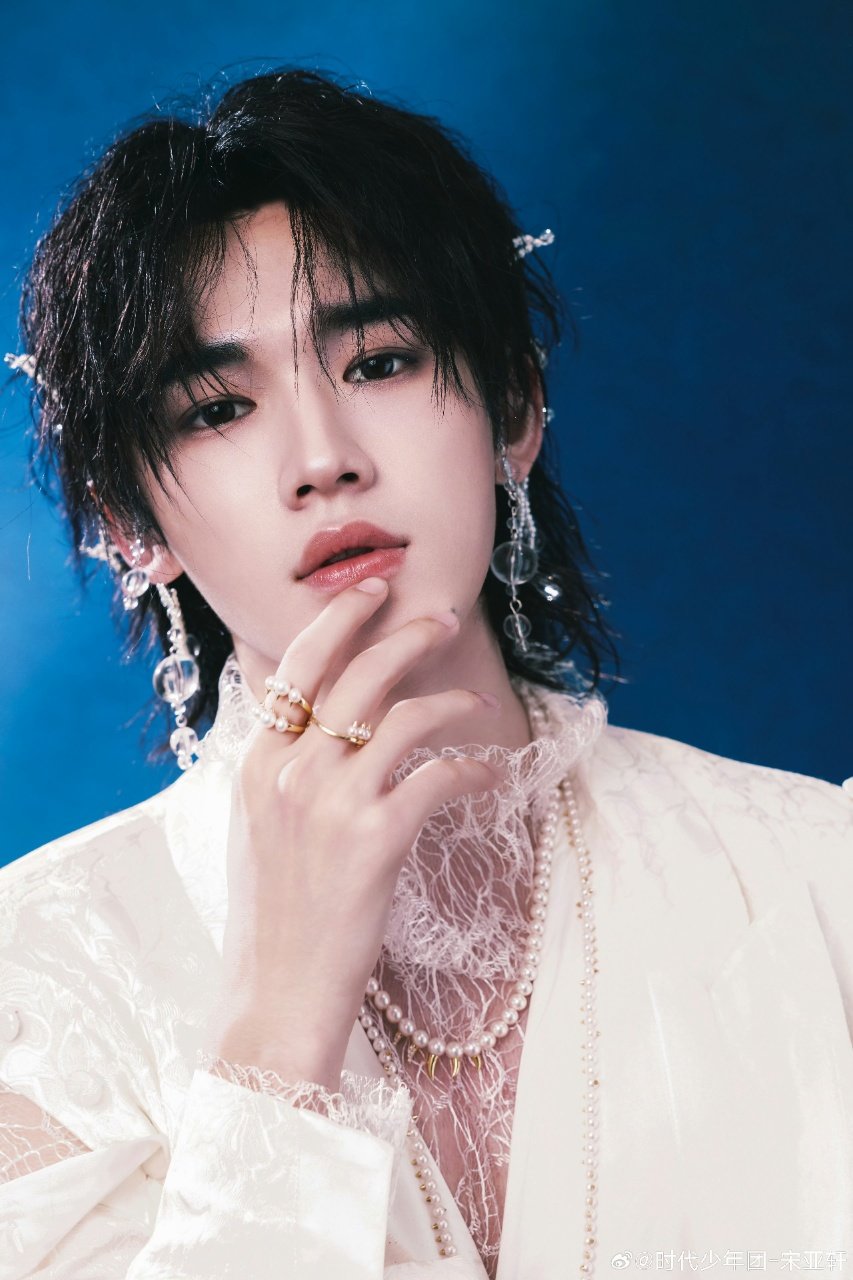 宋亚轩帅照大爆发宋亚轩十八宫格plog 宋亚轩十八宫格plog来啦 