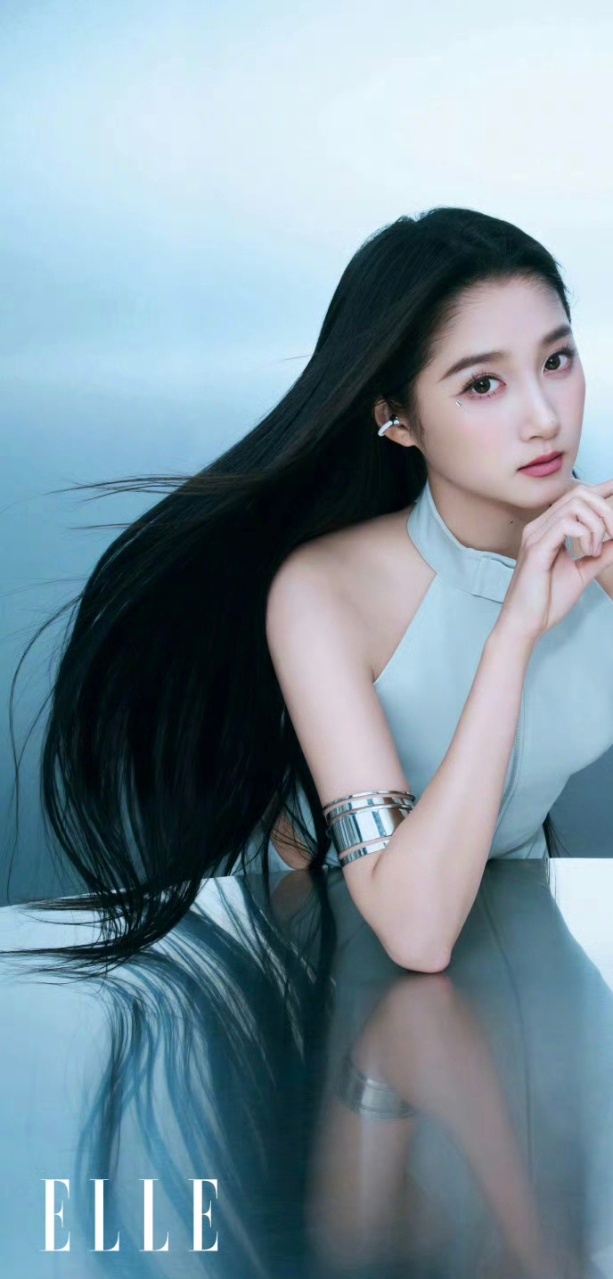 娱乐关晓彤机械姬关晓彤银色臂环关晓彤银色臂环，完全机械少女 