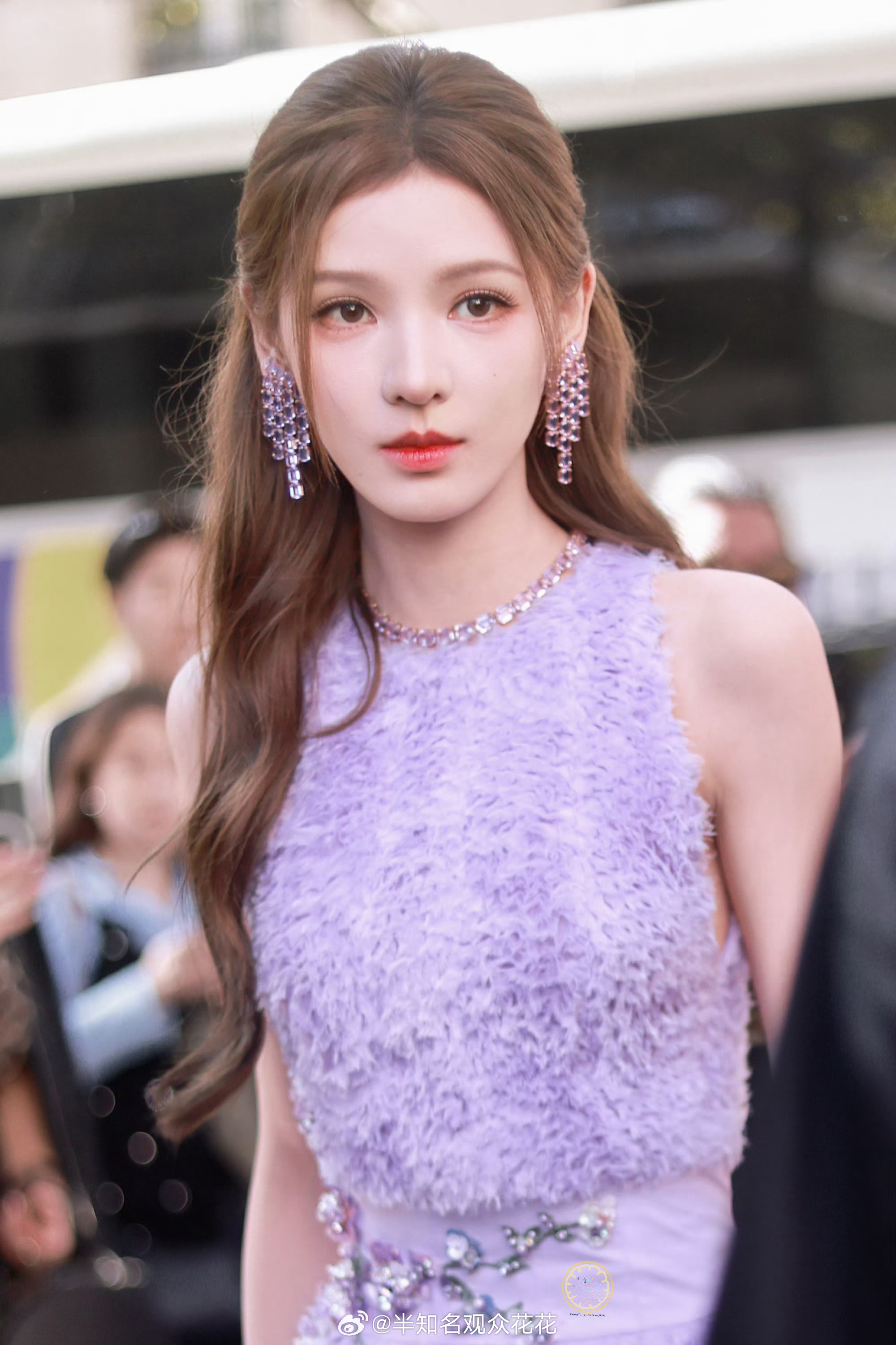 张予曦紫色无袖花朵长裙这都美成啥样了都[哇] ​​​