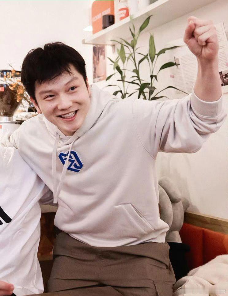 你眉目如当年，过于可爱了咚樊振东