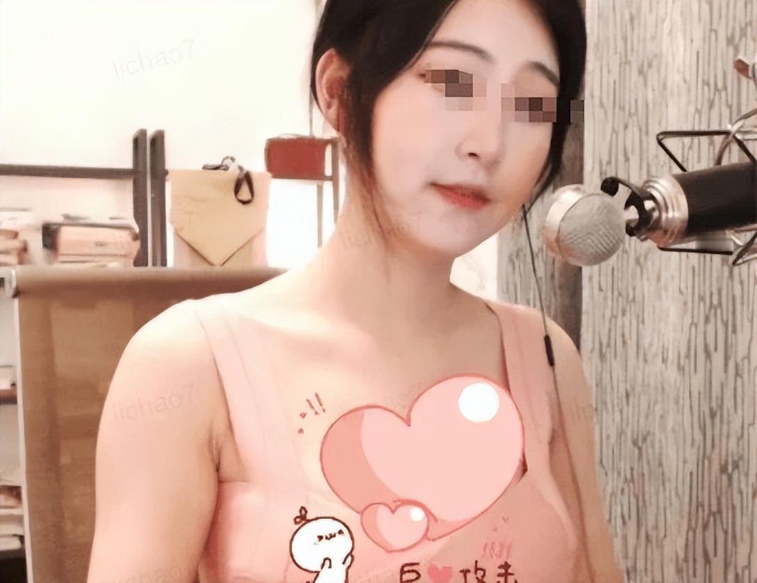 晚上，她是卖弄风情的擦边主播
白天，他是贫困山区的支教教师
就当网友都认为，这又