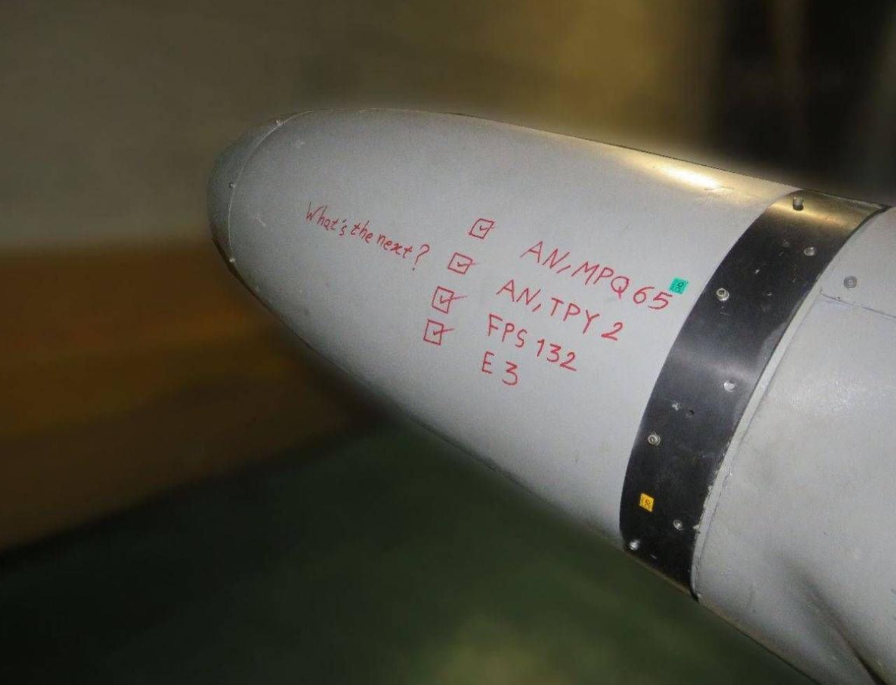 伊朗开始玩梗了，仔细看图一，字母写的型号，分别是爱国者、萨德、远程预警雷达和E-