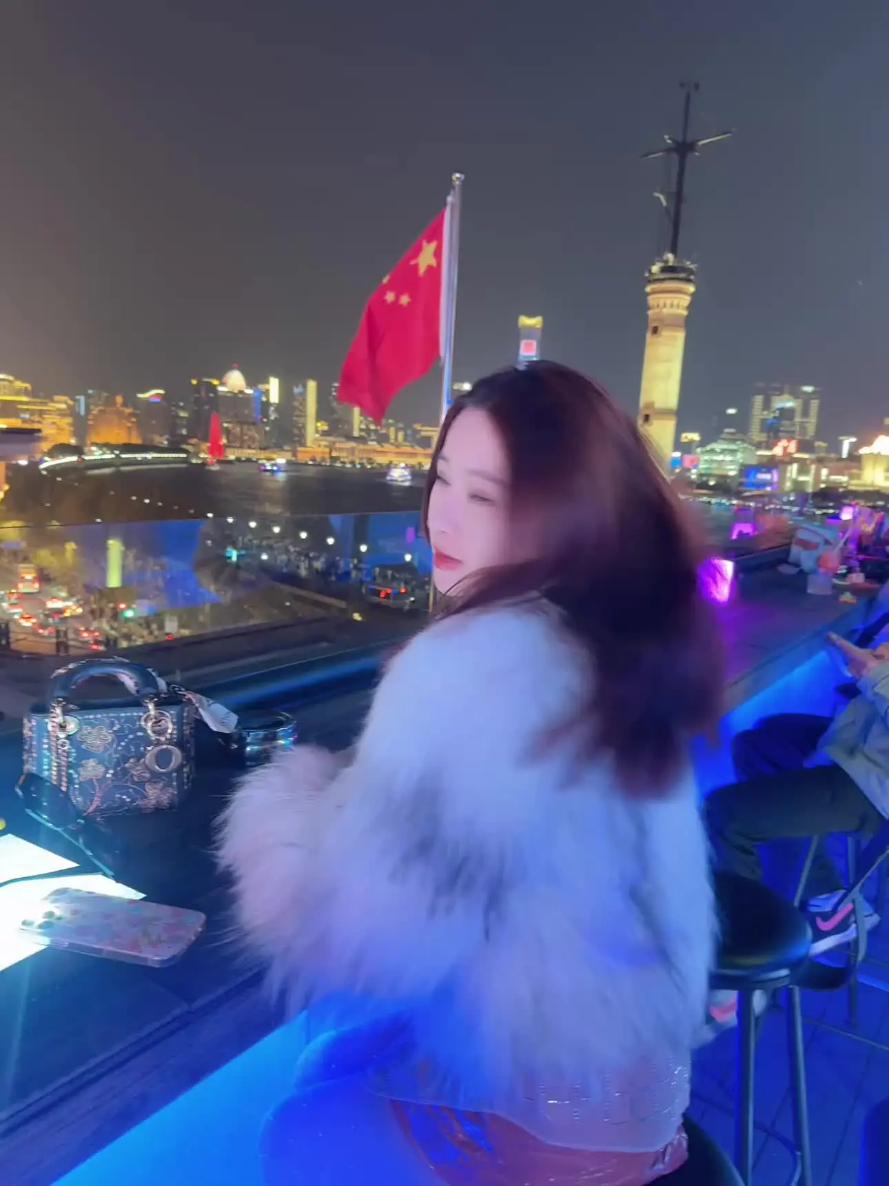 最近在上海。
