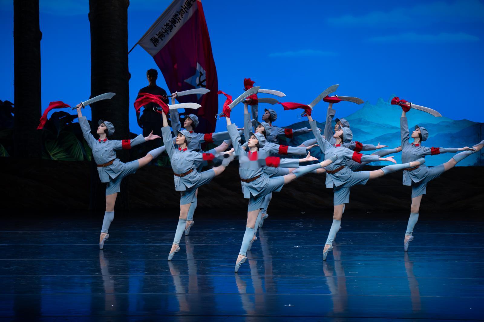 好多年轻人没看过样板戏，想当然以为是说教，其实完全不是。样板戏本身是集全国资源打