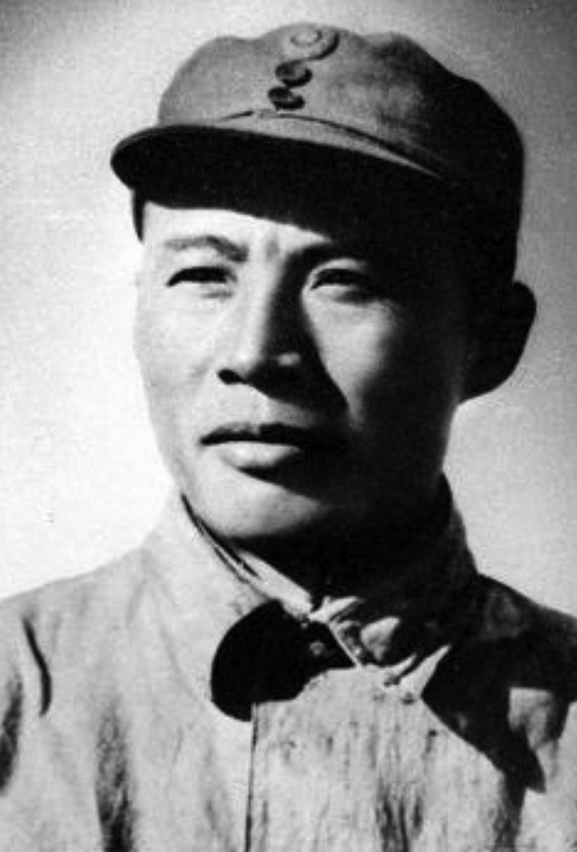 1937年，一营被围，吕正操刚要救援，电报却冷冰冰传来：“别管了，让他们自生自灭