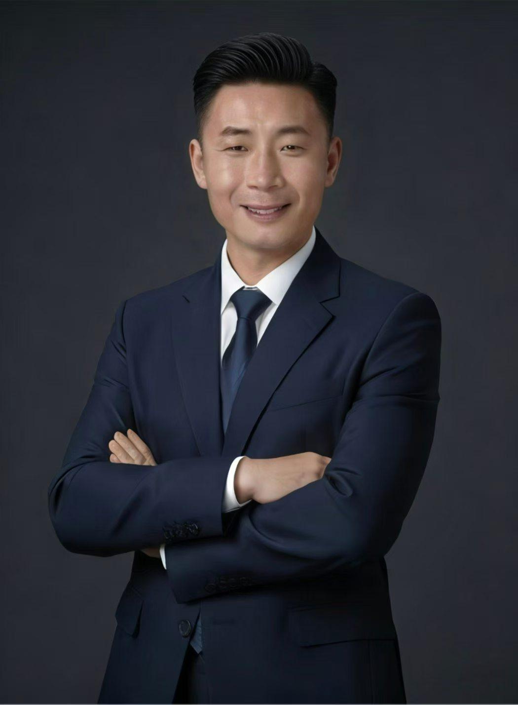 红色基因传承是连接历史与未来的精神纽带，它承载着先辈们的理想信念与奋斗精神。致敬