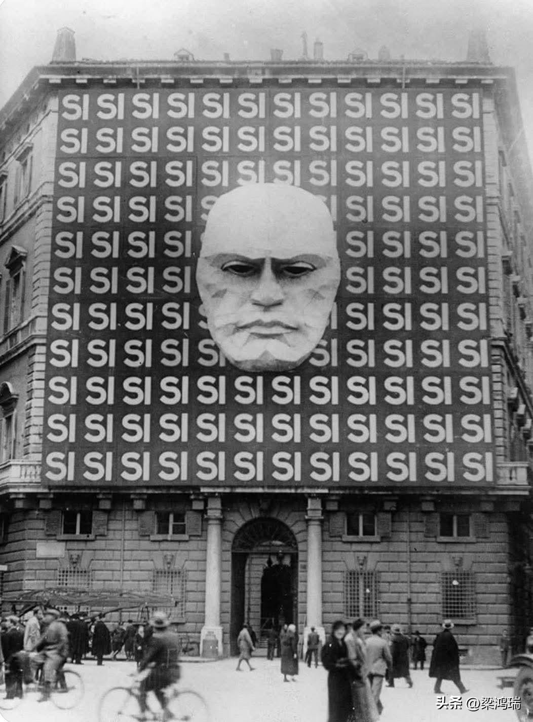 1934年，墨索里尼的意大利法西斯党总部……

这张引人注目的照片拍摄于 193